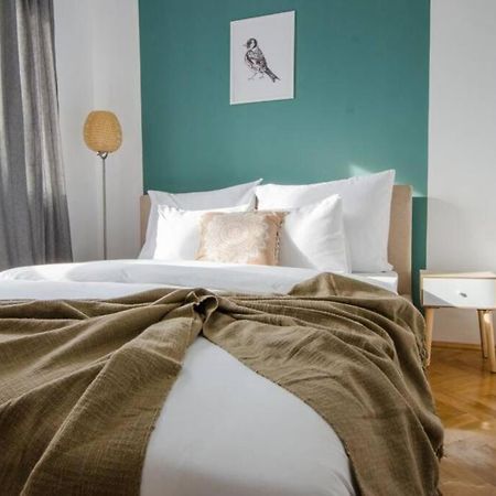 Stylized And Modern Apartment In Bucarest Esterno foto