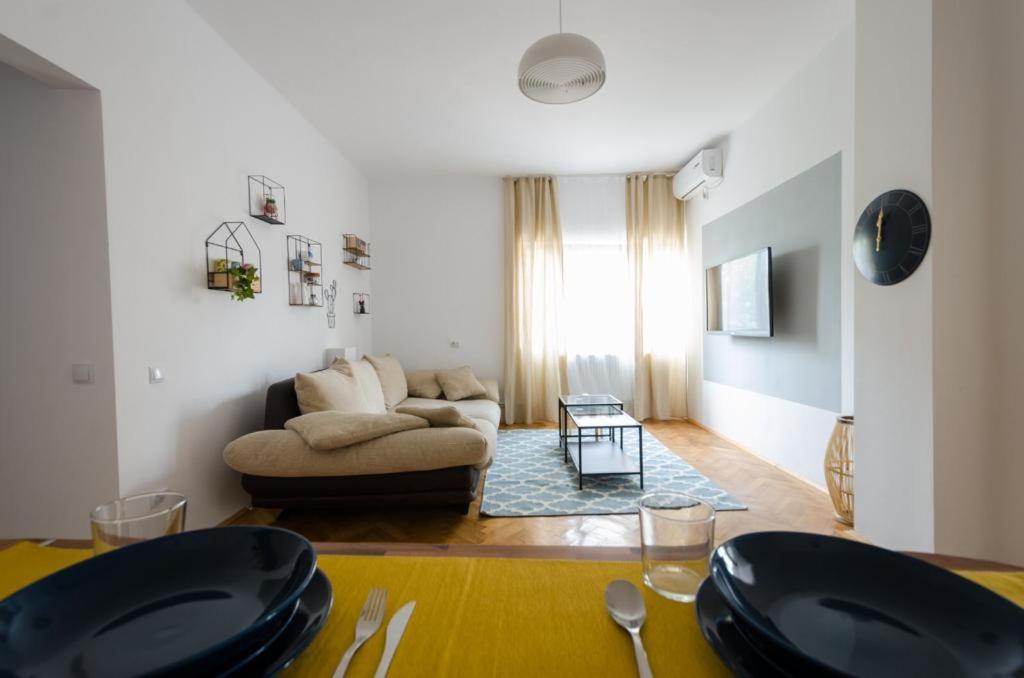 Stylized And Modern Apartment In Bucarest Esterno foto