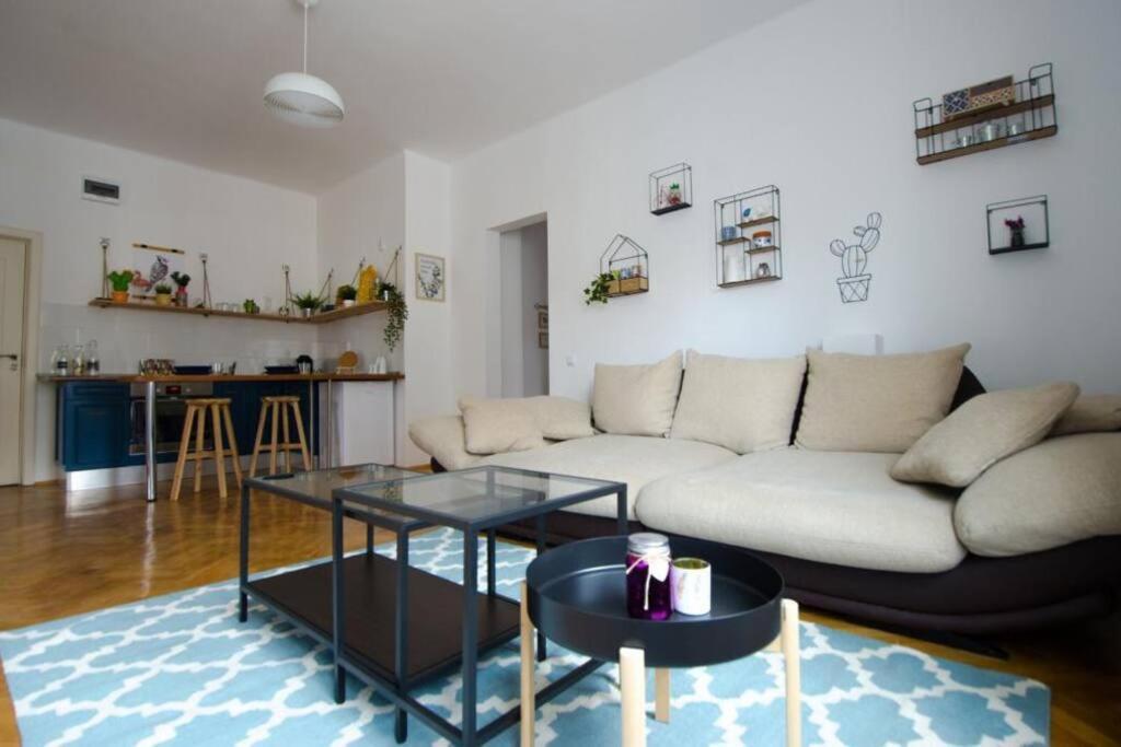 Stylized And Modern Apartment In Bucarest Esterno foto